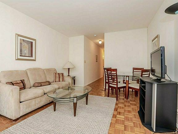 2nd image of 350 W 50th St #5R1
