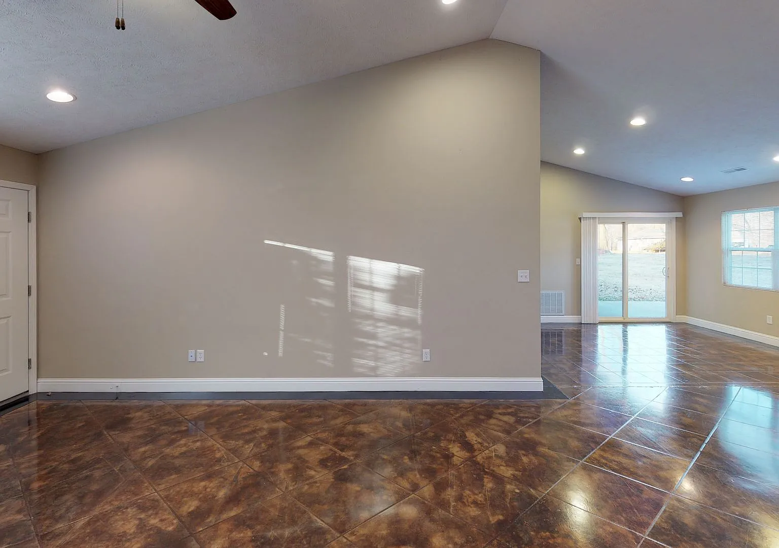 Easterly Luxury — Photo 2