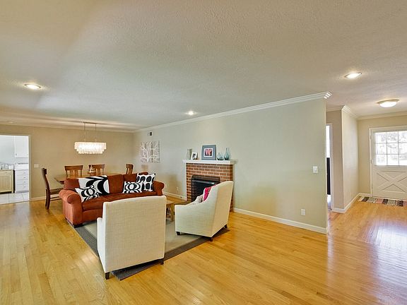 3rd image of 217 Lexington Dr