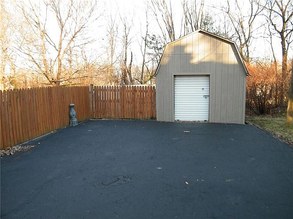 4th image of 3705 S Sherman Dr