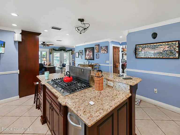 2230 Sykes Creek Dr — Photo 9