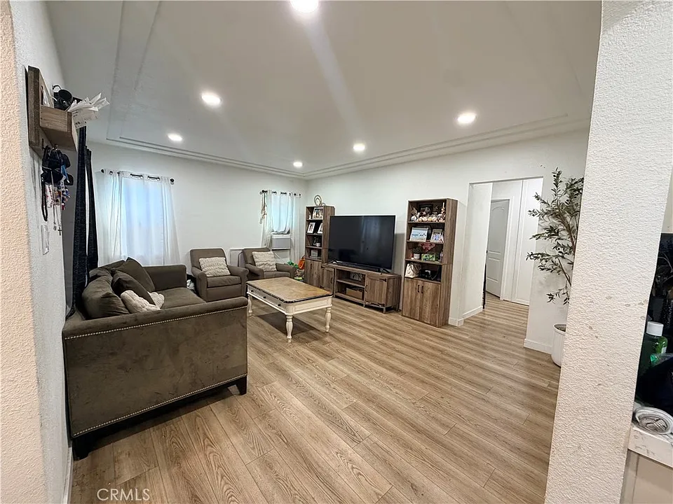 8983 San Antonio Ave