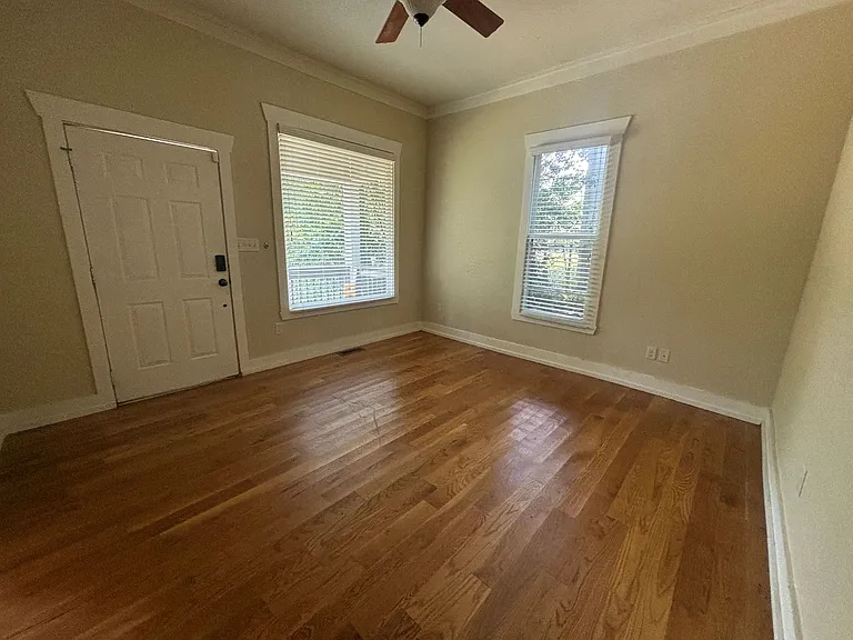 320 S Oak St — Photo 6