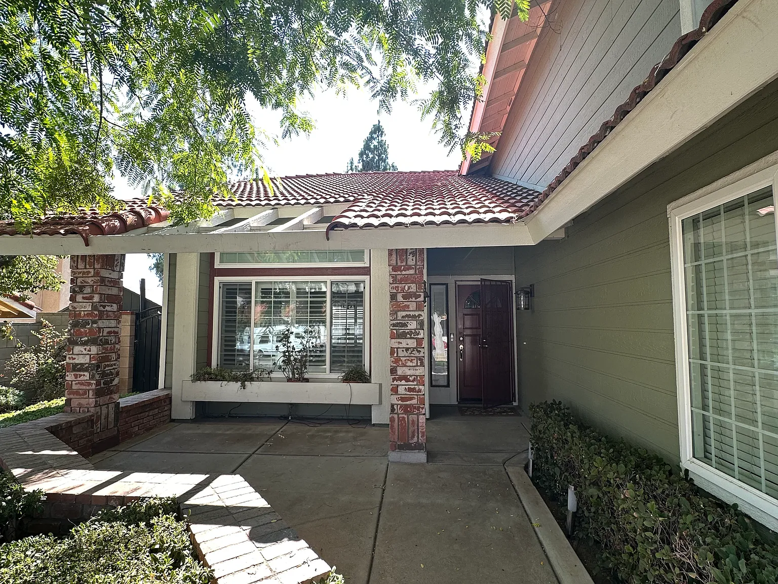 4 bed, 2027 sqft, $4,000 — Photo 3