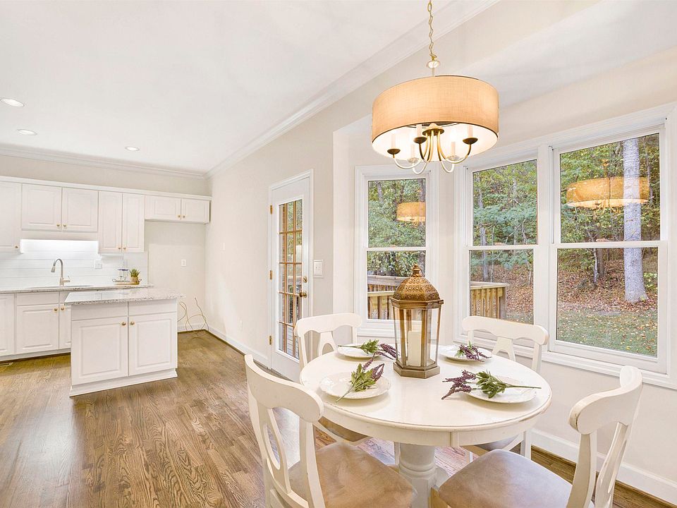 1st image of 246 Woodbury Dr