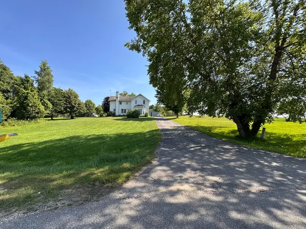5372 W 8th St, Fremont, MI 49412