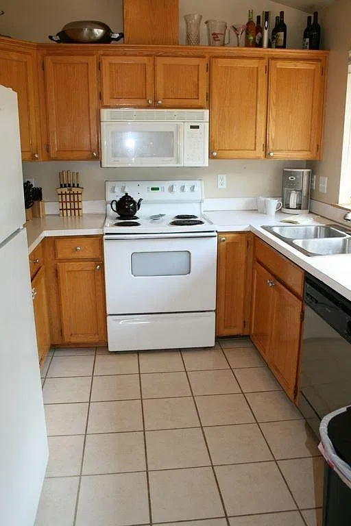 3 bed, 2.5 bath, 1740 sqft, $2,750 — Photo 2