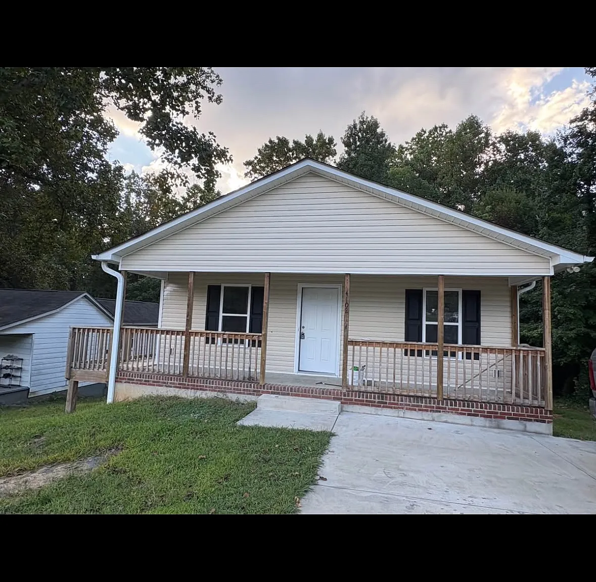 3 bed, 1300 sqft, $1,500 — Photo 1