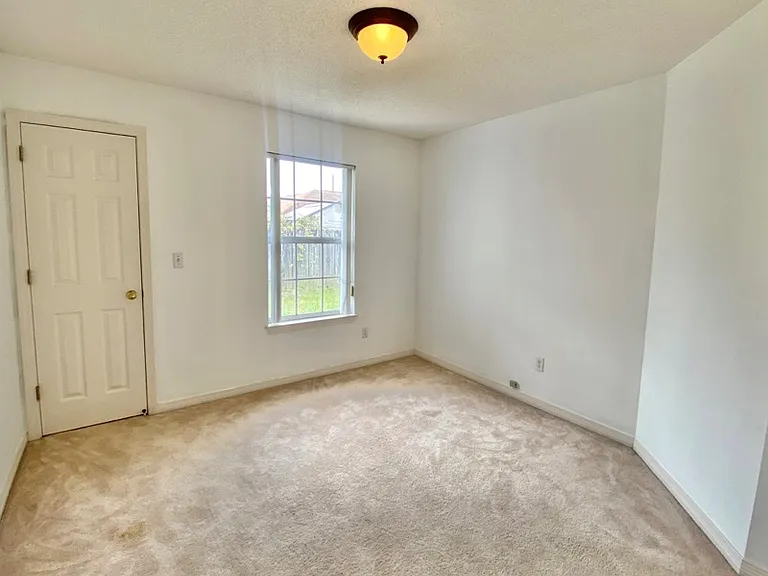 1914 Summer Hills Ln — Photo 9