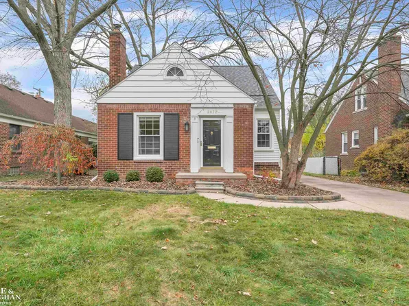 2072 Lancaster St, Grosse Pointe Woods, MI 48236