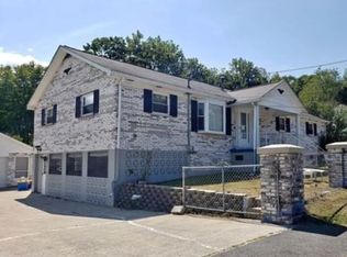 159 7th St, Mount Hope, WV 25880