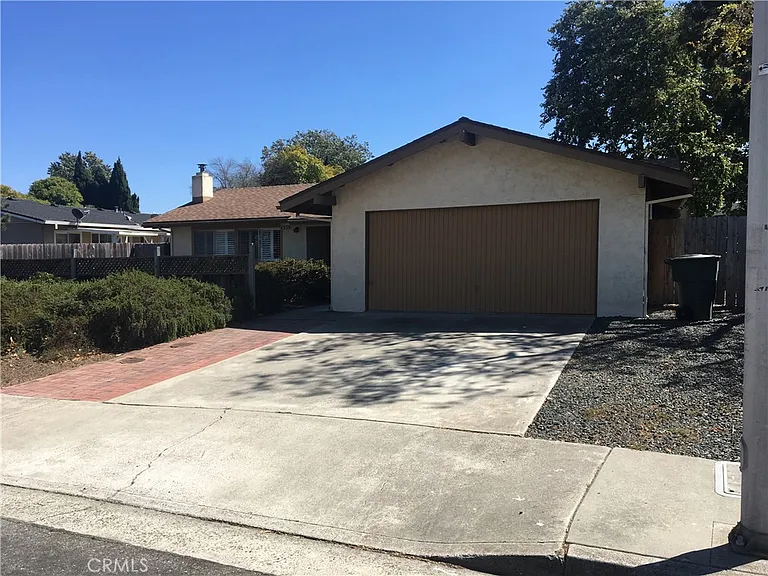 1559 Royal Way — Photo 1