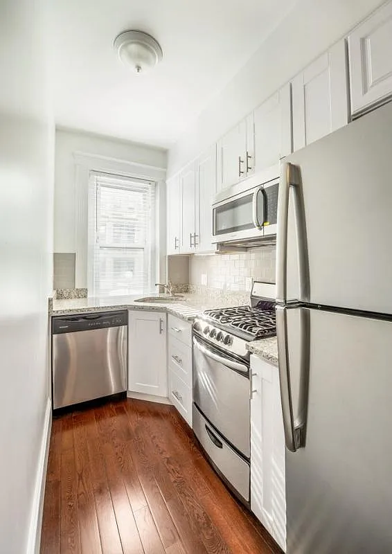 2 bed, 999 sqft, $4,000 — Photo 3