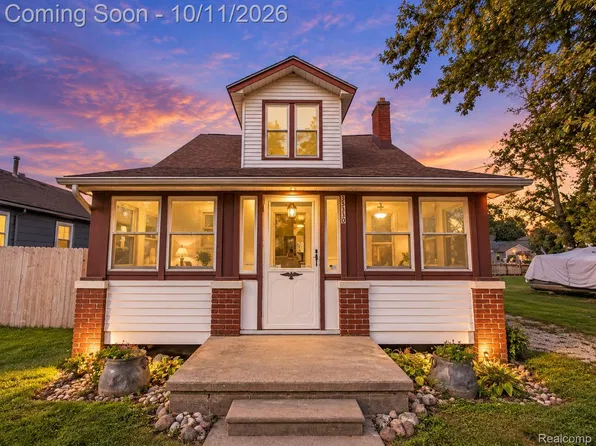 35330 Lake Dr, Brownstown, MI 48173