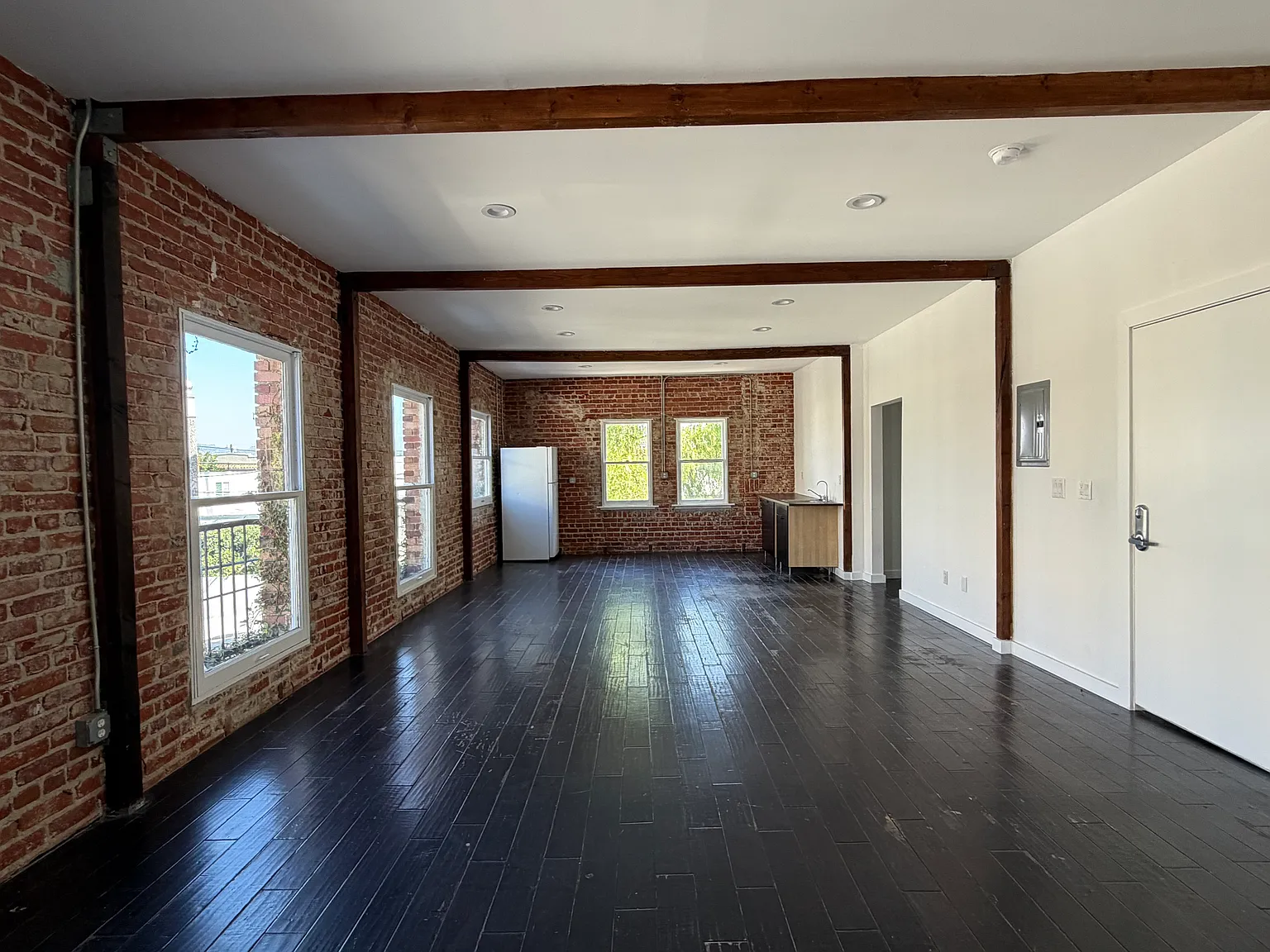 Studio, 750 sqft, $2,395 — Photo 2
