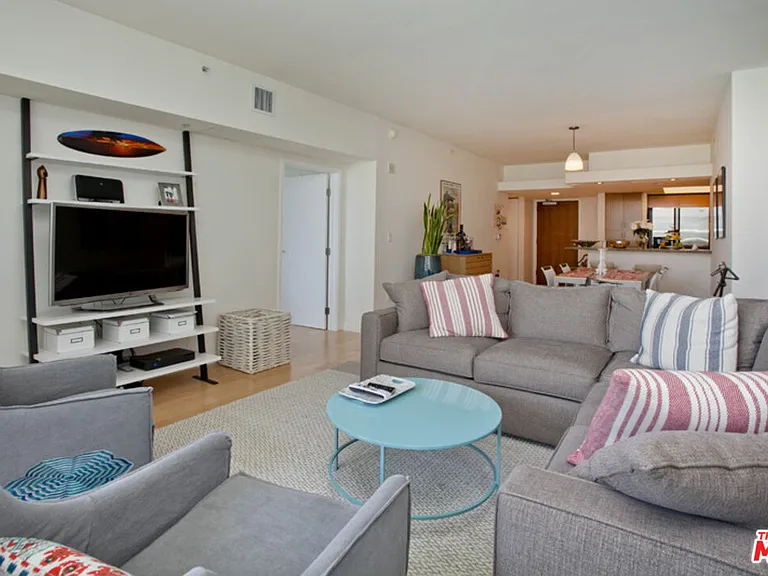 13700 Marina Pointe Dr #630 — Photo 6