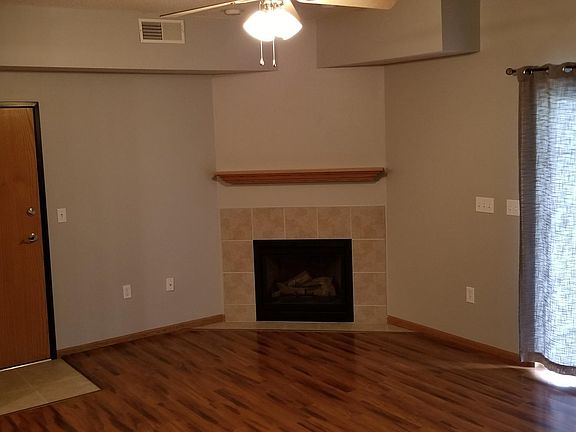 4th image of 90 E Jefferson St #3
