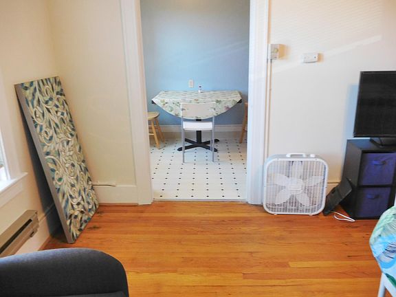 3rd image of 4522 Brooklyn Ave NE APT 303