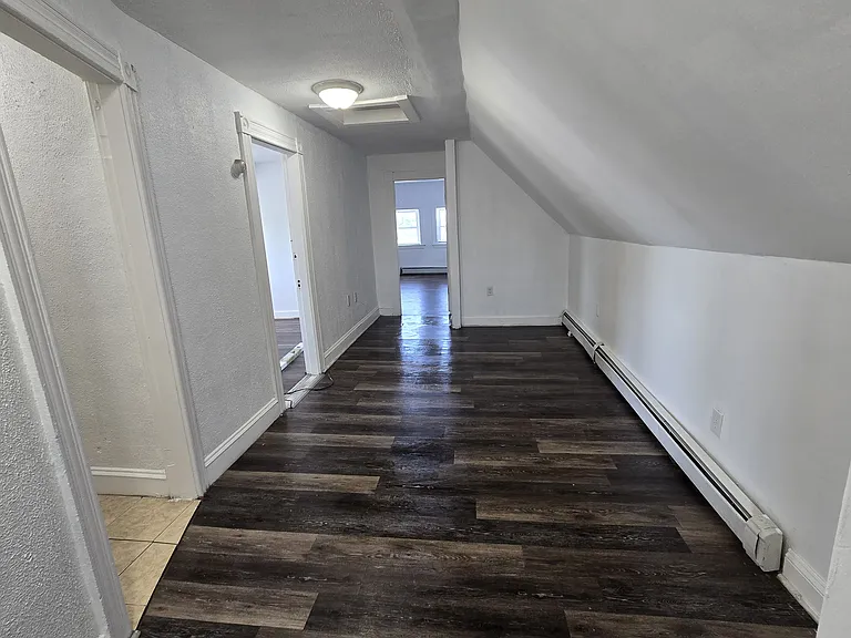 12 Gladstone St #4 — Photo 13