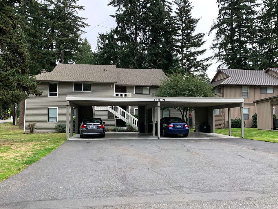 1 carport for each unit ample of parking for a 2nd vehicle!