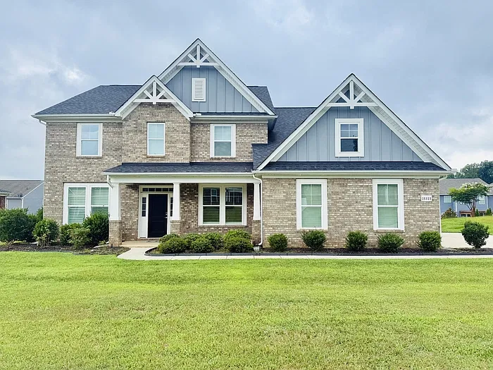 5 bed, 3.5 bath, 3571 sqft, $2,950 — Photo 1