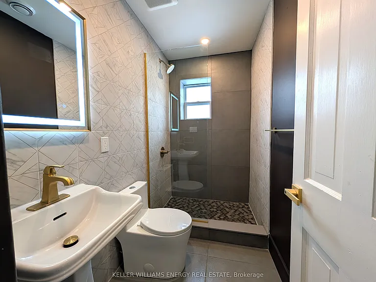 35 King St #4 — Photo 23