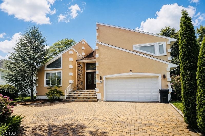 1st image of 26 BENJAMIN DR