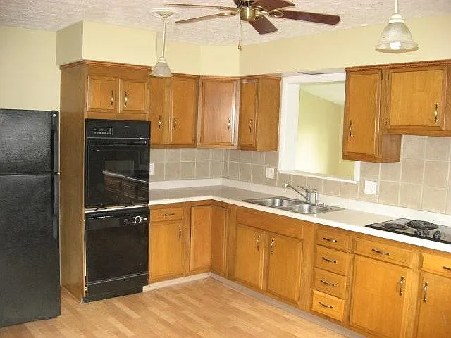 4520 Hartwell Rd — Photo 2
