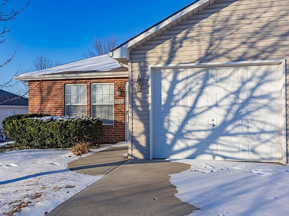 2nd image of 117 SE Rock Garden Ln #A