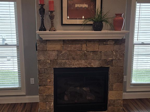 5th image of 336 Woodgate Dr