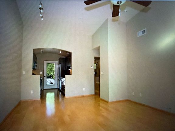 4th image of 559 Jordan Rd APT 4