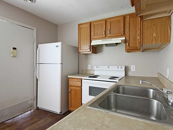 4th image of 618 E Waverly St