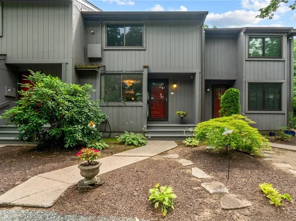 7 Wake Robin Rd Unit 1304, Lincoln, RI 02865