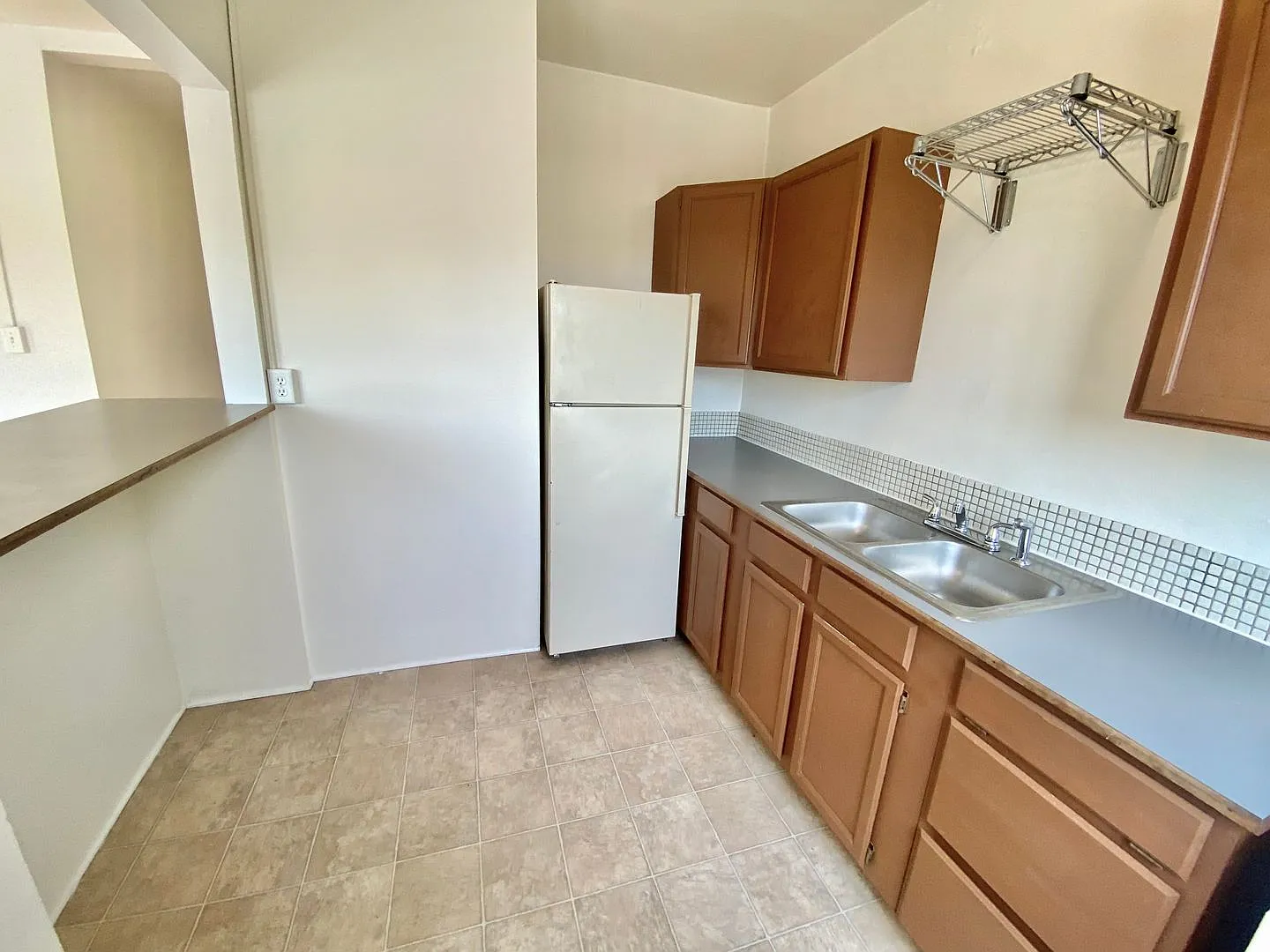 Regis Apartments — Photo 4