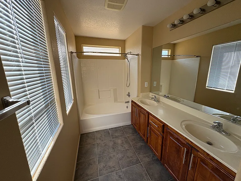 4725 Portola Vista Ave — Photo 20