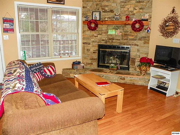 3rd image of 3903 Valley View Dr