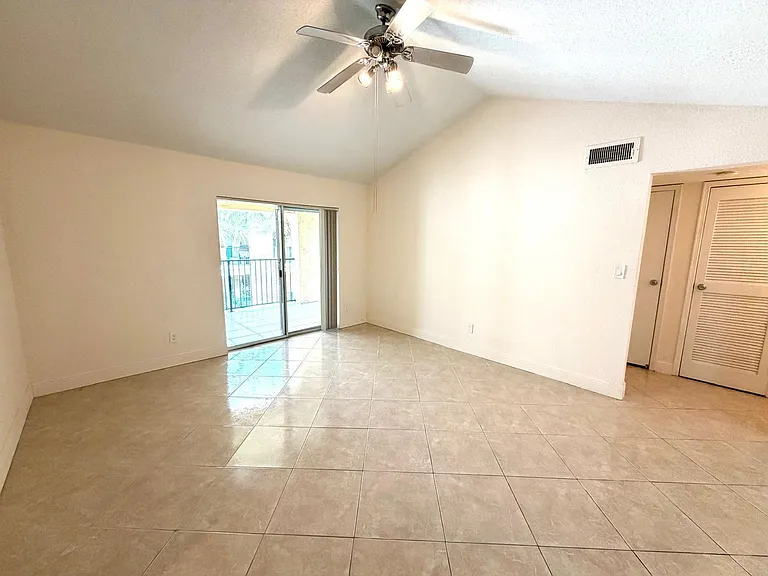 755 Riverside Dr #1335 — Photo 8