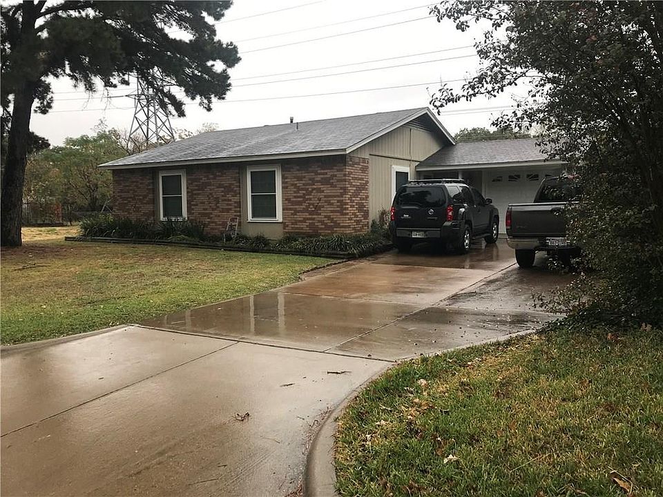 1st image of 514 W Lovers Ln