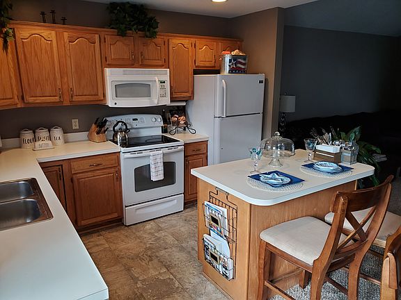 Kitchen with island