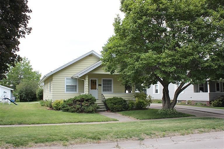 1st image of 811 9th Ave E