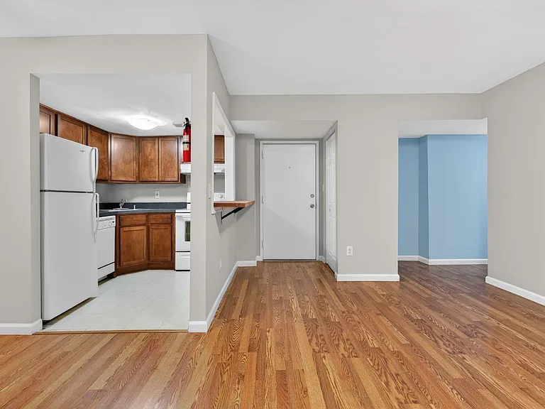 429 Kenyon St NW #T2 — Photo 2