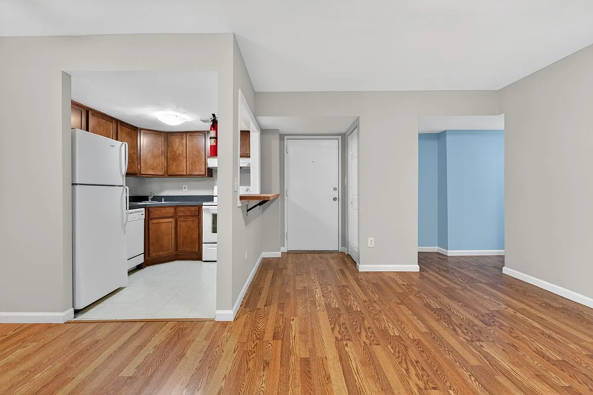 Building Photo - 429 Kenyon St NW #T2