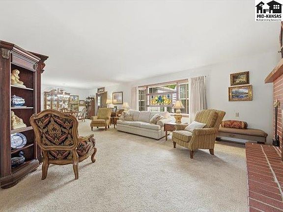2nd image of 608 W 8th St