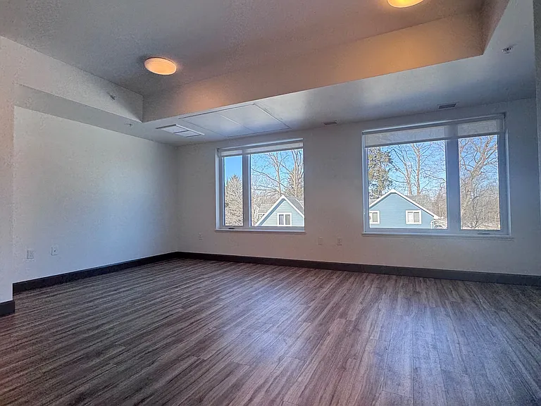 22645 Adelaide Rd #310 — Photo 6