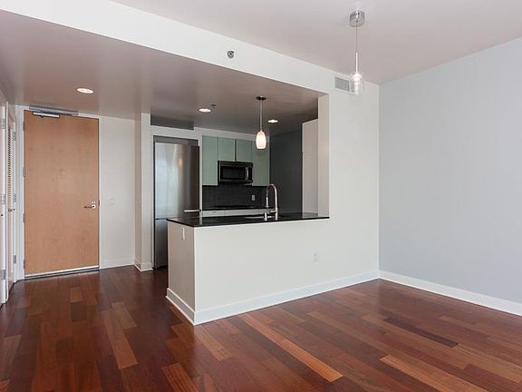 5th image of 501 Beale St Unit 14G