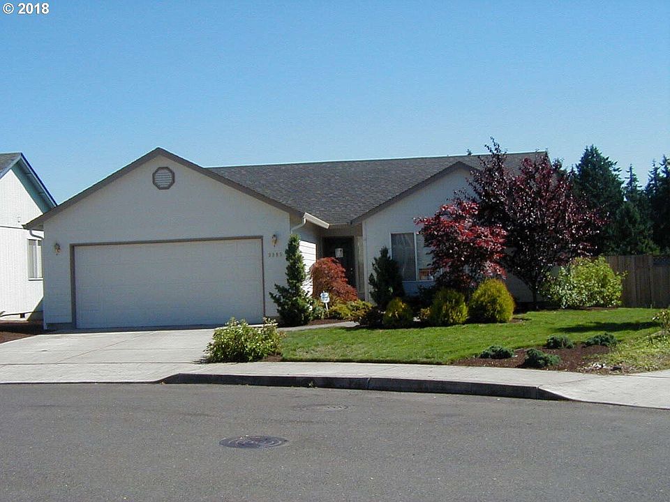 1st image of 3905 NE 35th Cir
