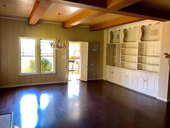 Dining area/ library