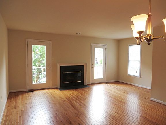 4th image of 1130C N Stafford St