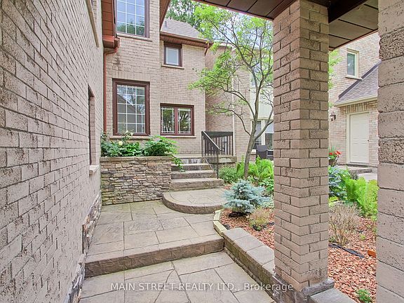 3rd image of 27 Murdock Ave