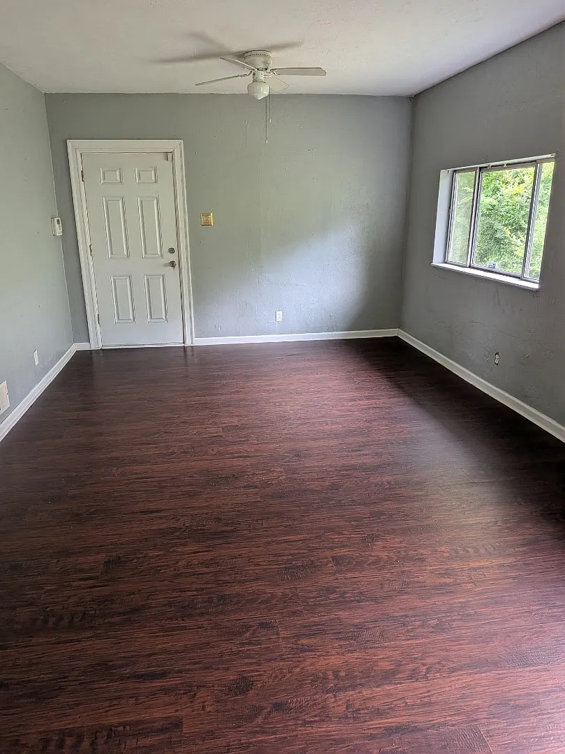 Cute Two Bedroom Home On Dead End Street In Spring Hill — Photo 2